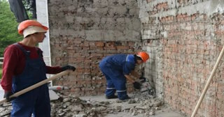 Демонтаж облицовки фасада в Юрге - расценка в смете от 570 рублей